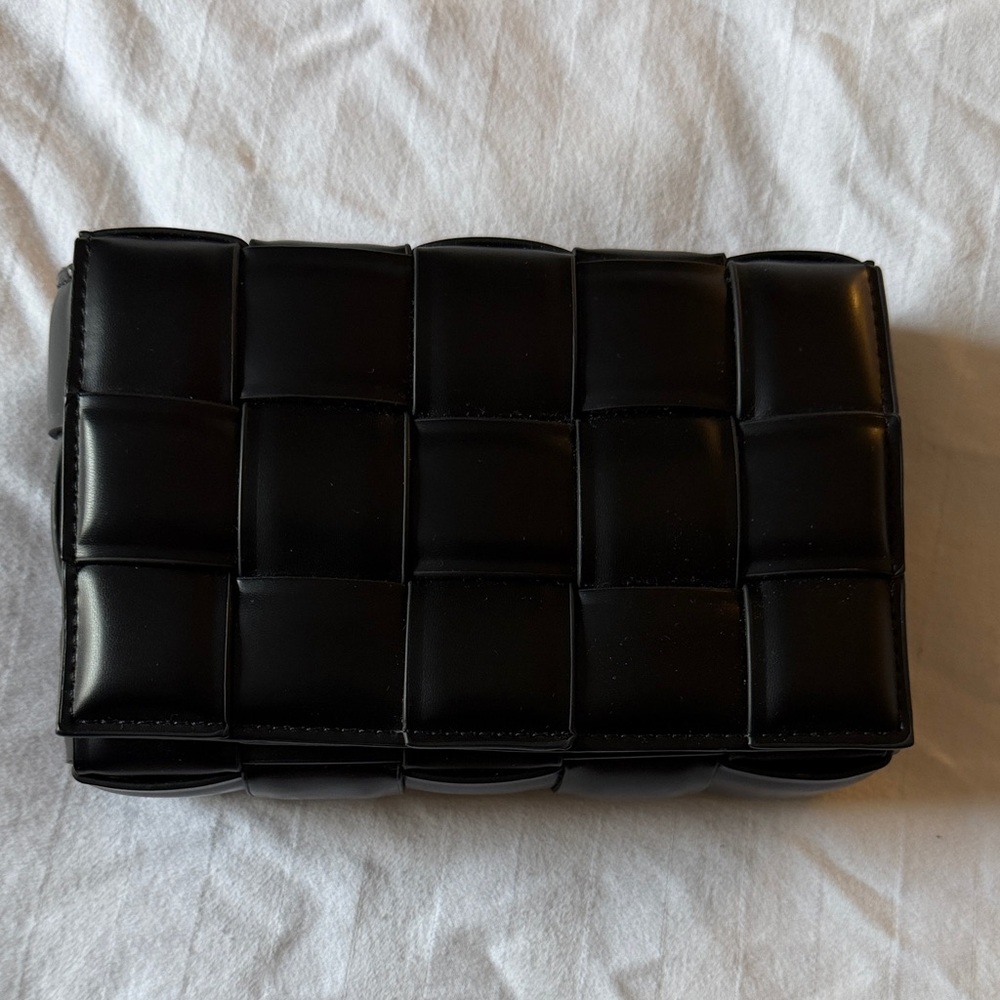 WOVEN CLUTCH
